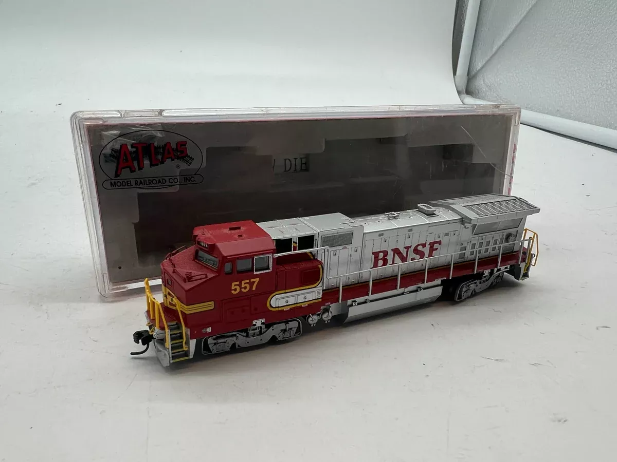 Atlas 48855 BNSF Dash 8-40BW Diesel Locomotive #557 w/ DCC N Scale Used Excellent