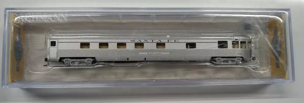 Bachmann 14551 N Scale Santa Fe Illuminated 85′ Fluted-Side Observation Navajo