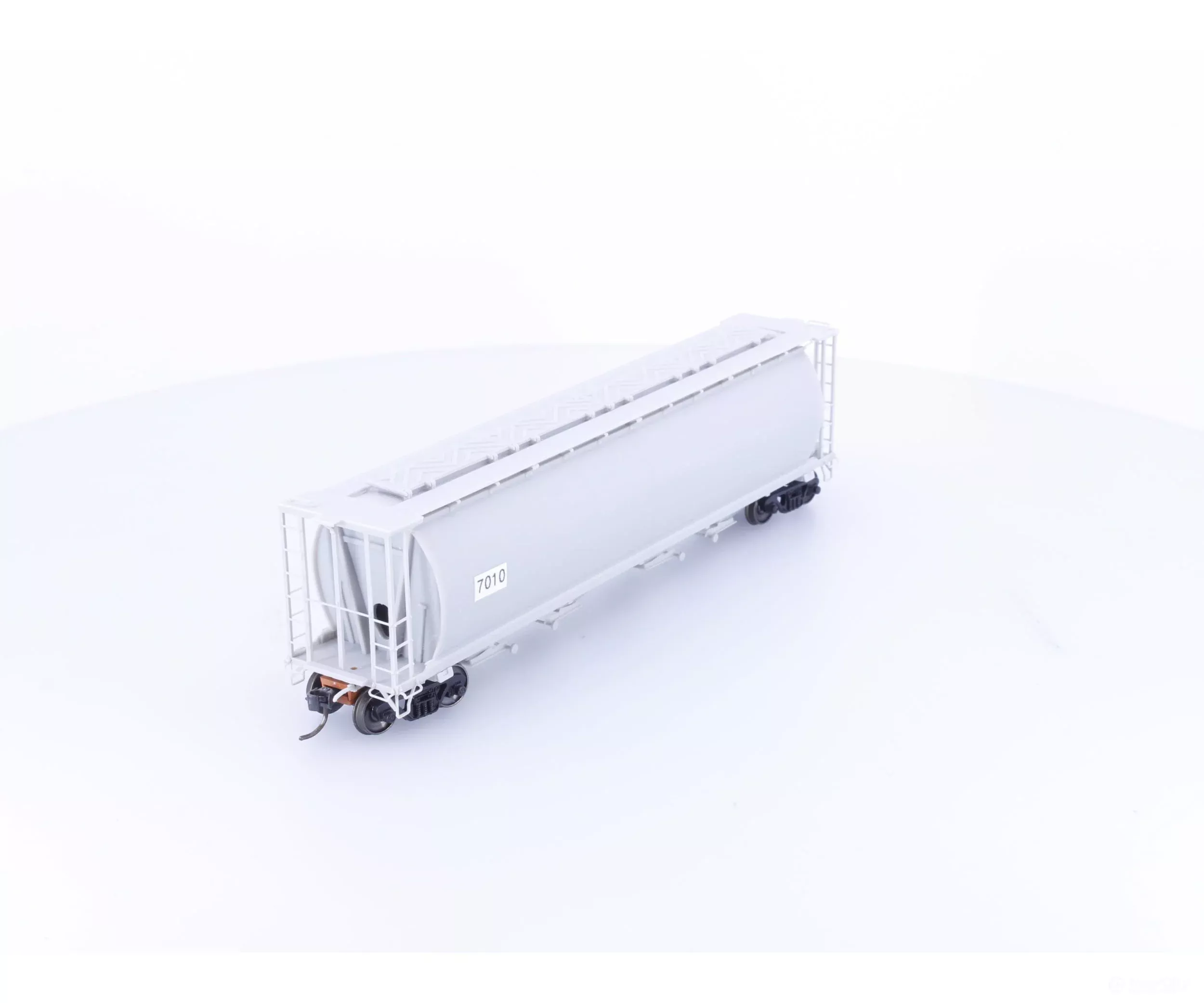 InterMountain 7010 HO 4 Bay Cylindrical Hopper Undecorated 7010 (2nd Hand)