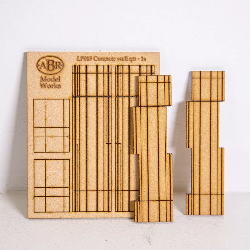LP013 - HO Scale - Concrete modular model qtr-width wall panel 0 openings per storey, 1 storey