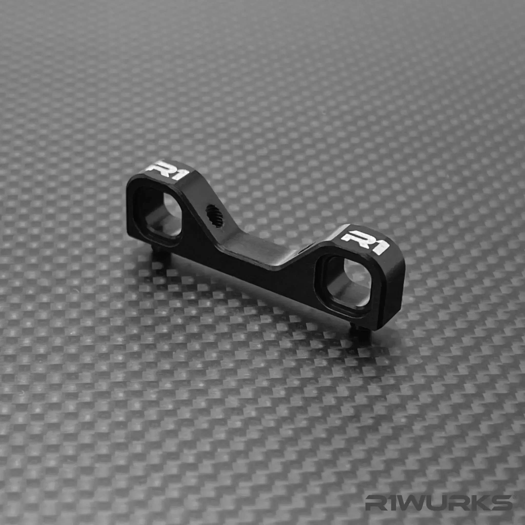 R1-900057R1Wurks RC10 B7 Arm Mount C, Aluminum, Black (R1wurks)