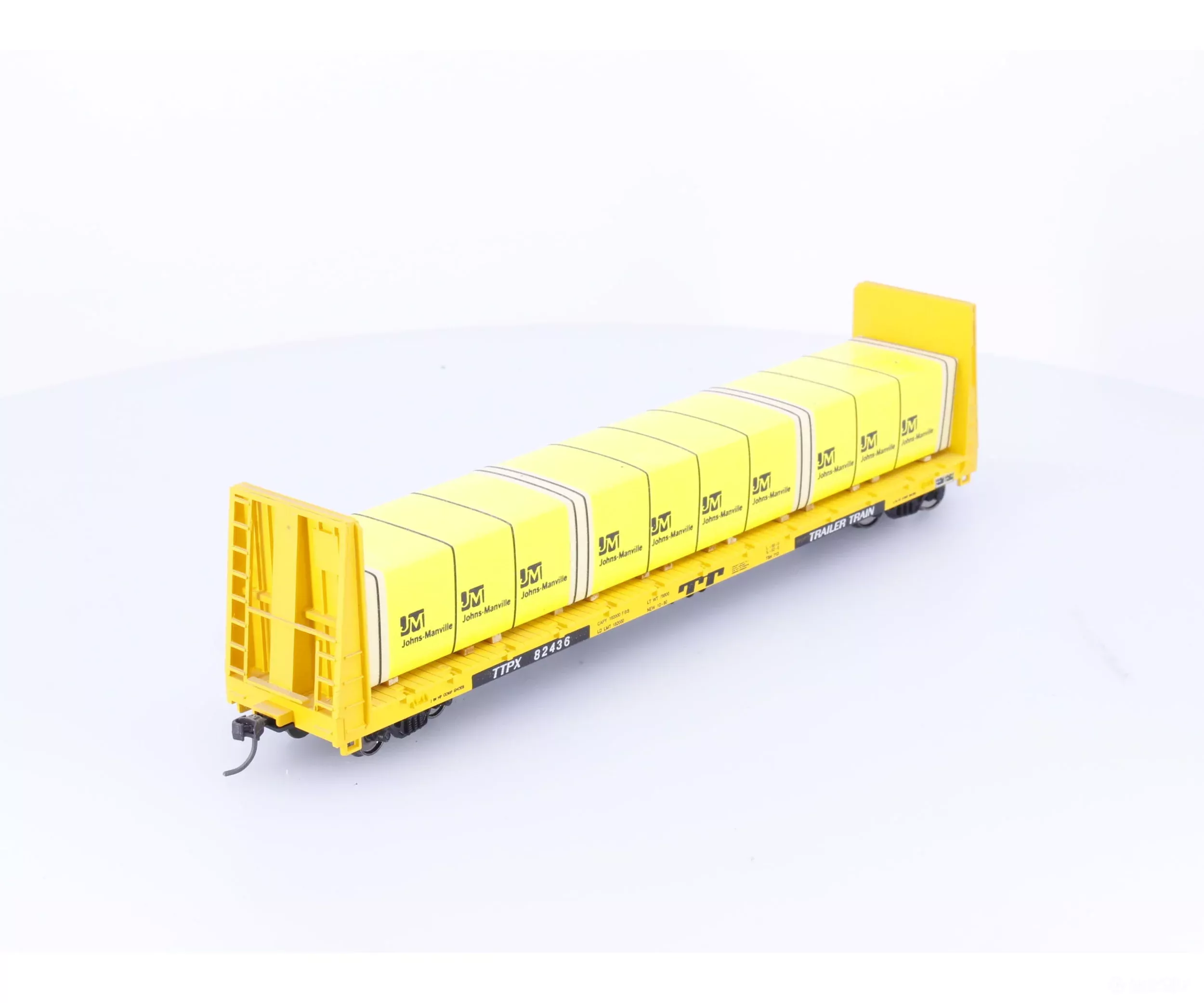 Roundhouse 1301 HO 60' Bulkhead Flat Car with Johns Manville Lumber Load (TTPX) Trailer Train TTX Corp. (TTX) 82436 (2nd Hand)
