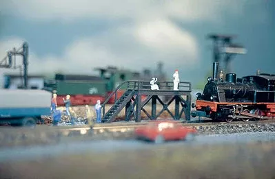 Vollmer 47548 N Scale Engine Repair Platform — 2-5/8 x 5/8 x 1″6.5 x 1.6 x 2.4cm