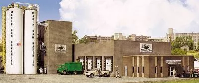 Walthers Cornerstone 933-2915 HO Scale Magic Pan Commercial Bakery — Kit